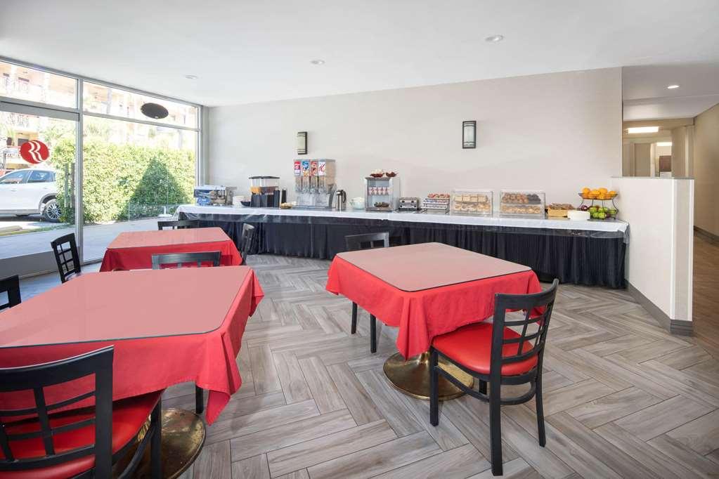 Ramada By Wyndham Burbank Airport Hotel Buitenkant foto