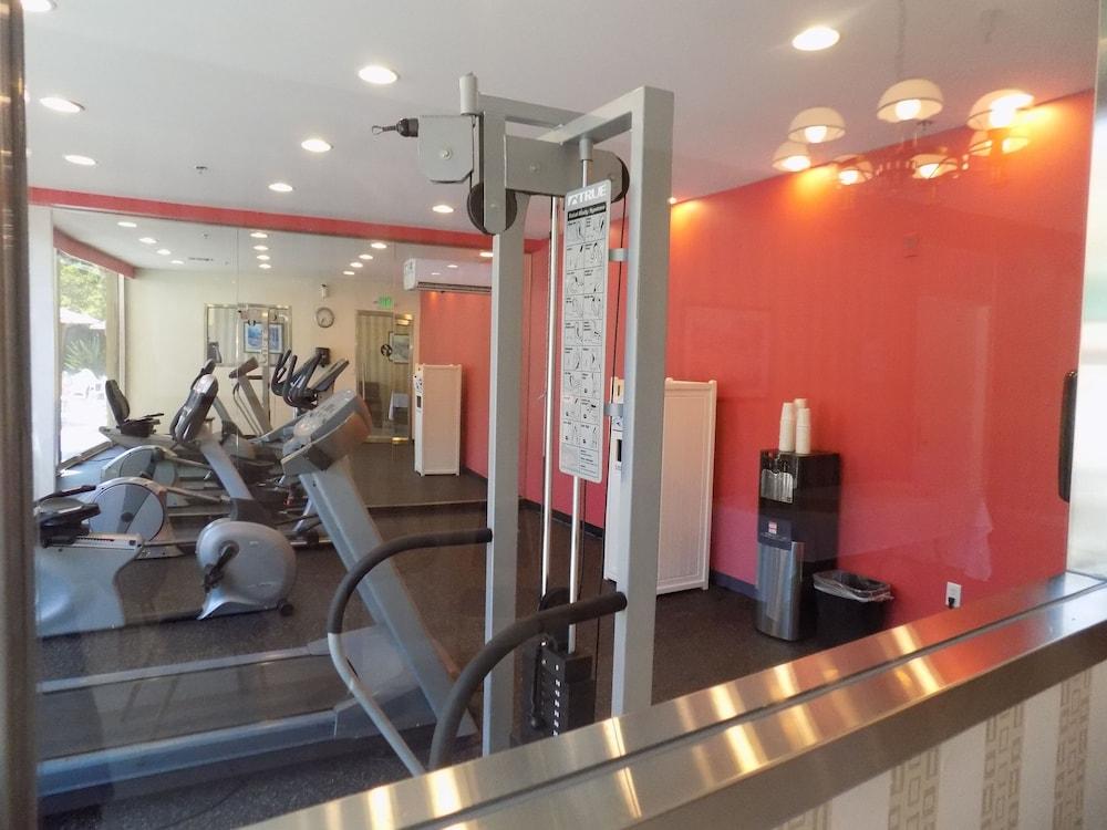 Ramada By Wyndham Burbank Airport Hotel Buitenkant foto