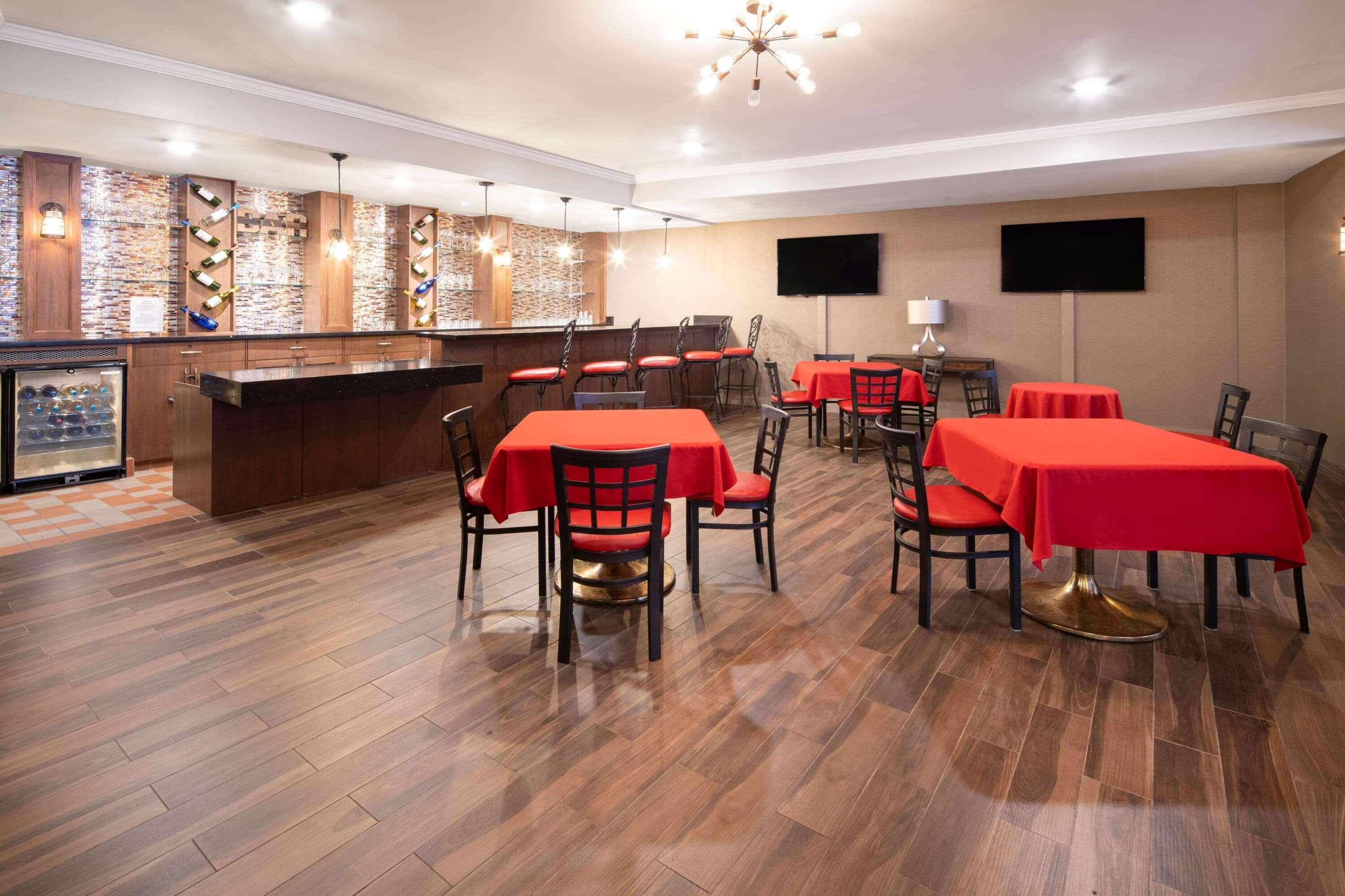 Ramada By Wyndham Burbank Airport Hotel Buitenkant foto