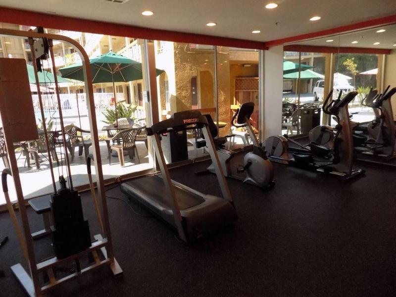 Ramada By Wyndham Burbank Airport Hotel Buitenkant foto