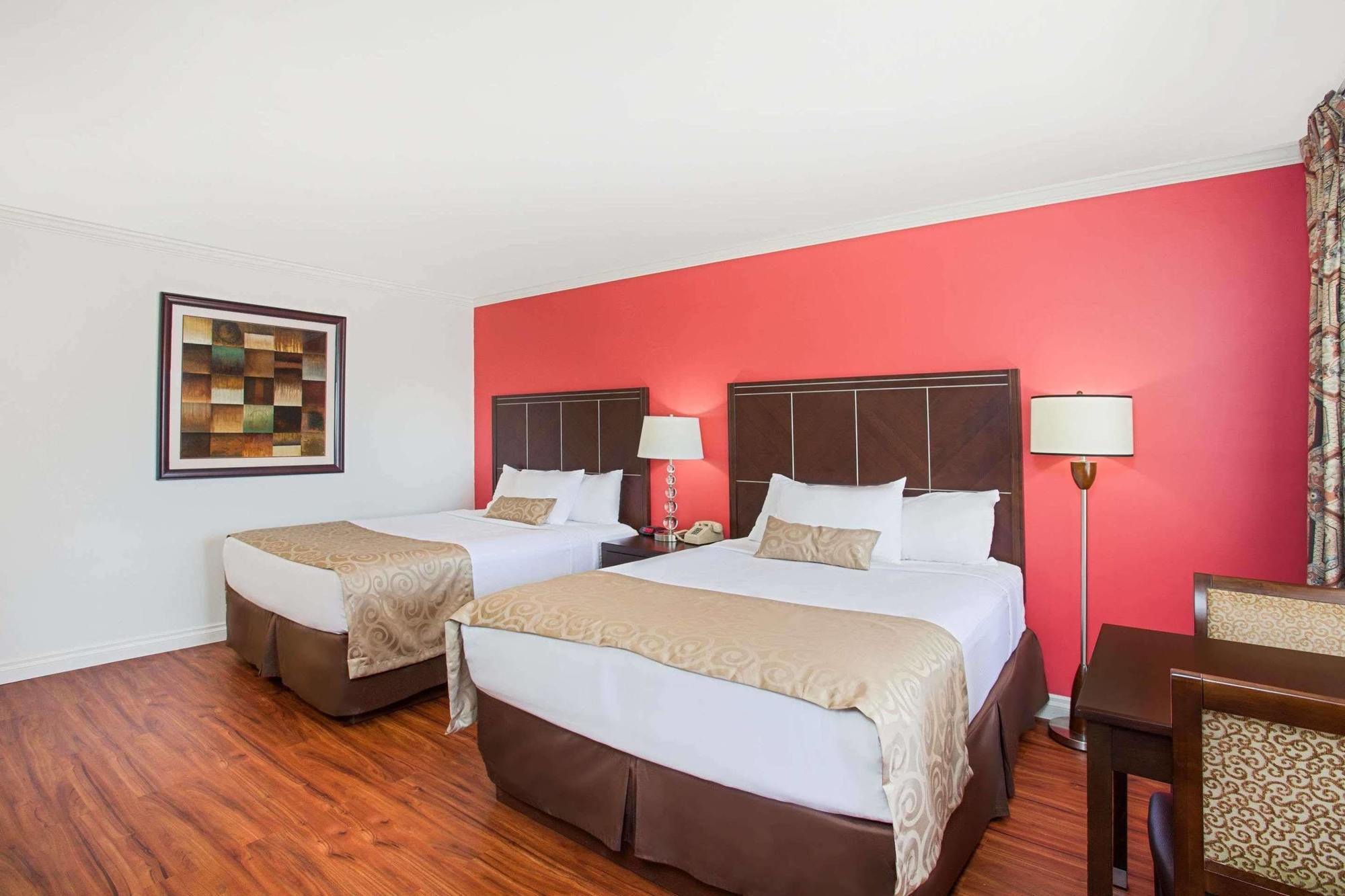 Ramada By Wyndham Burbank Airport Hotel Buitenkant foto