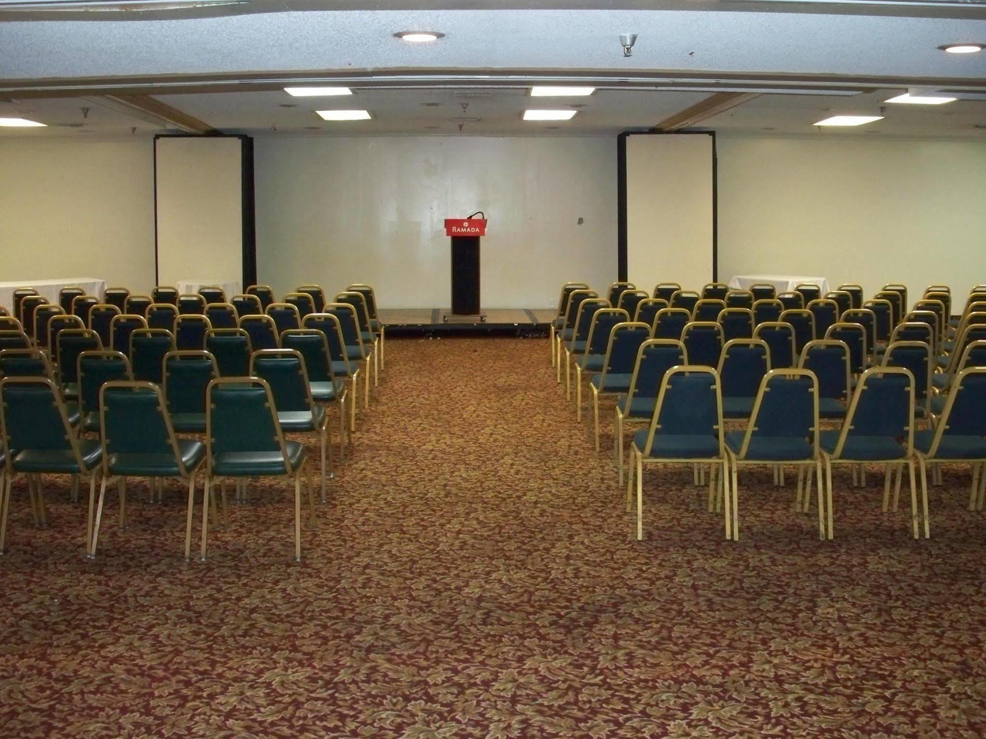 Ramada By Wyndham Burbank Airport Hotel Buitenkant foto