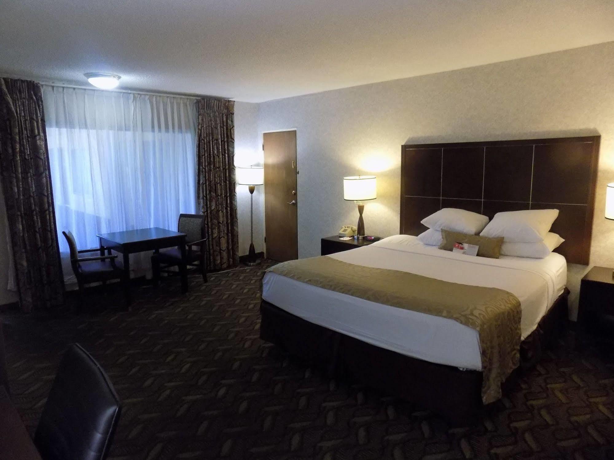 Ramada By Wyndham Burbank Airport Hotel Buitenkant foto