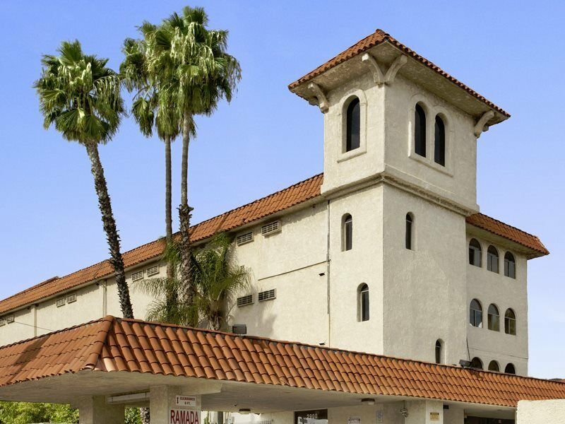Ramada By Wyndham Burbank Airport Hotel Buitenkant foto